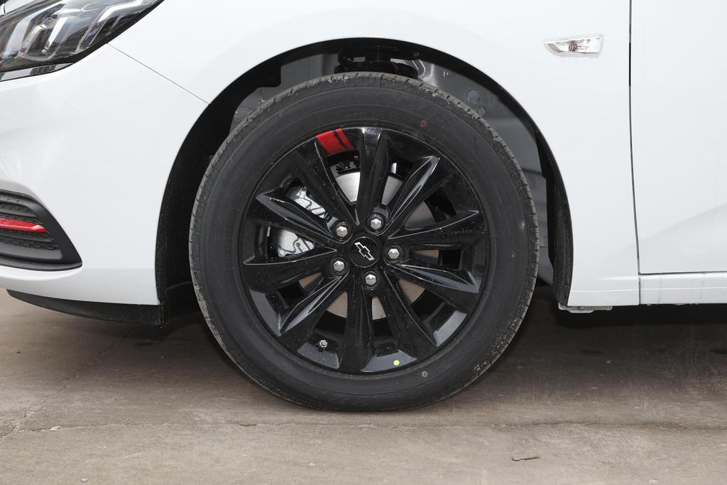 雪佛兰科鲁泽落地多少钱,雪佛兰科鲁泽320自动悦享版