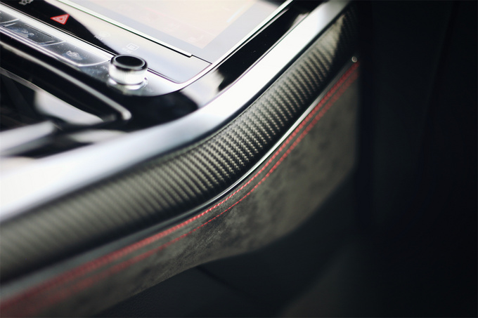 《豪华180》评奥迪RSQ8足够豪华的性能车啥样？