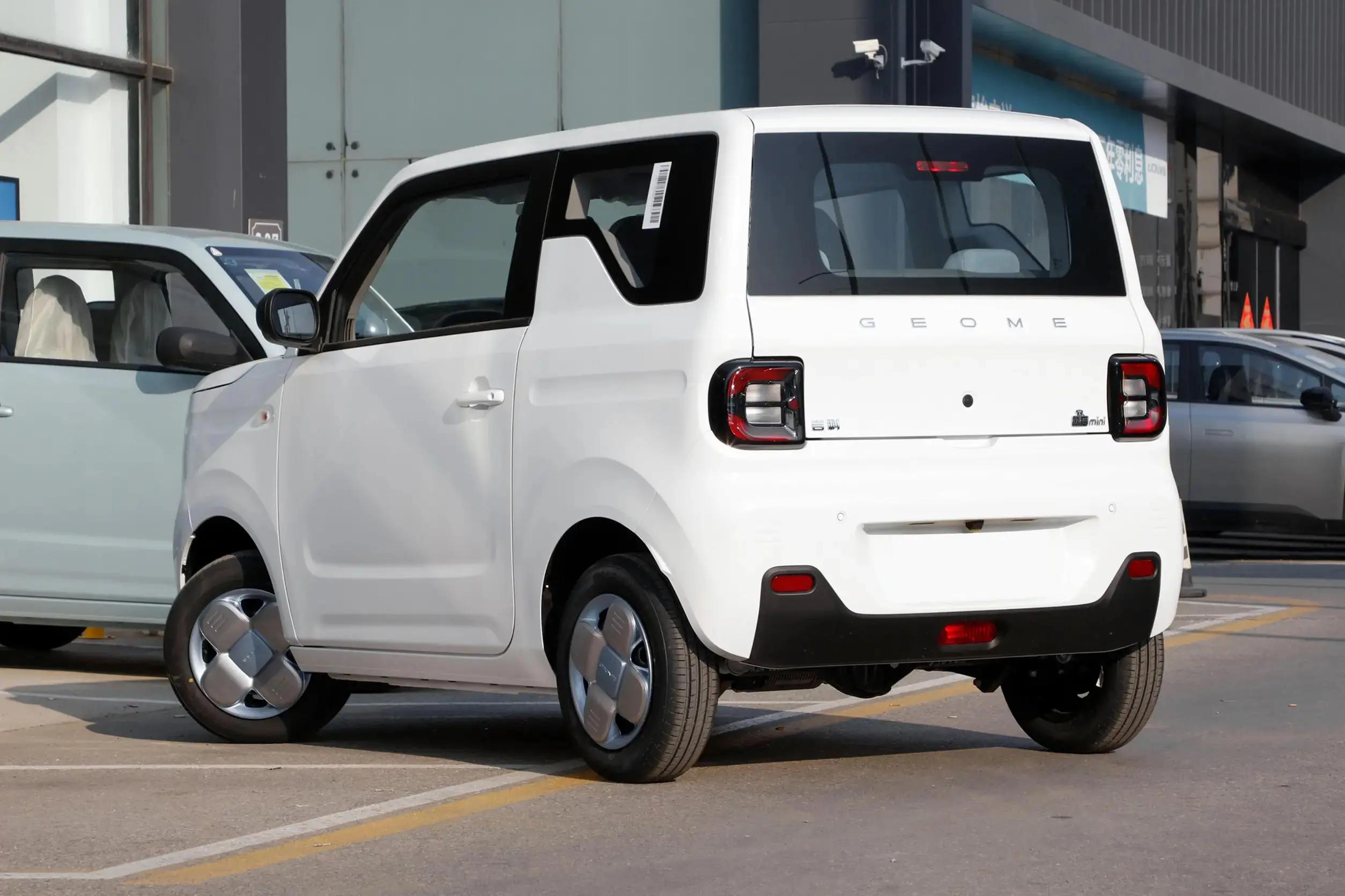 吉利熊猫和五菱宏光mini哪个大,吉利熊猫mini电动车价格