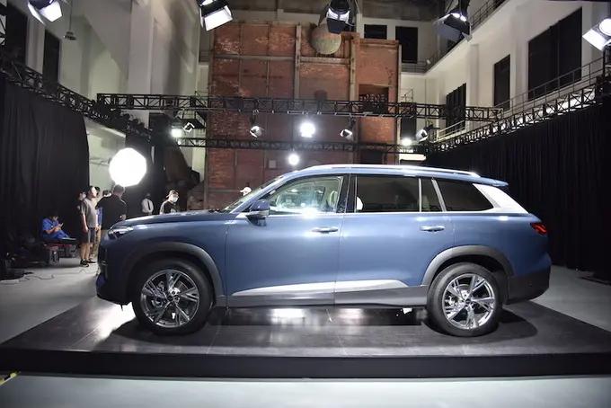 奥迪q6e-tron将于2022年首次亮相,纯电奥迪q62023款落地多少钱