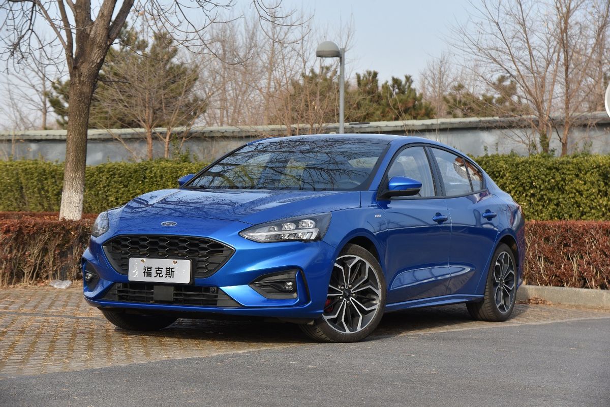 年轻人最合适的运动版车,福克斯两厢st-line8at0-100加速