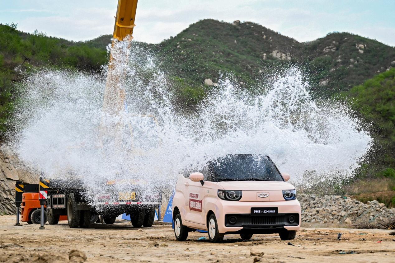 奇瑞QQ冰淇淋安全测试,奇瑞qq冰淇淋车身强度测试
