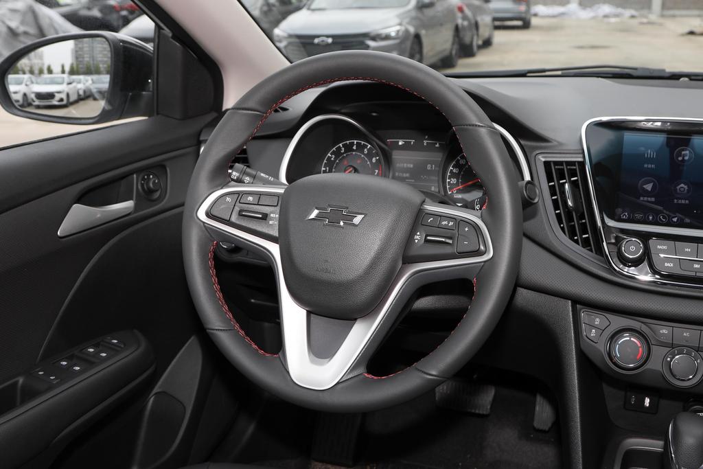 雪佛兰科鲁泽落地多少钱,雪佛兰科鲁泽320自动悦享版