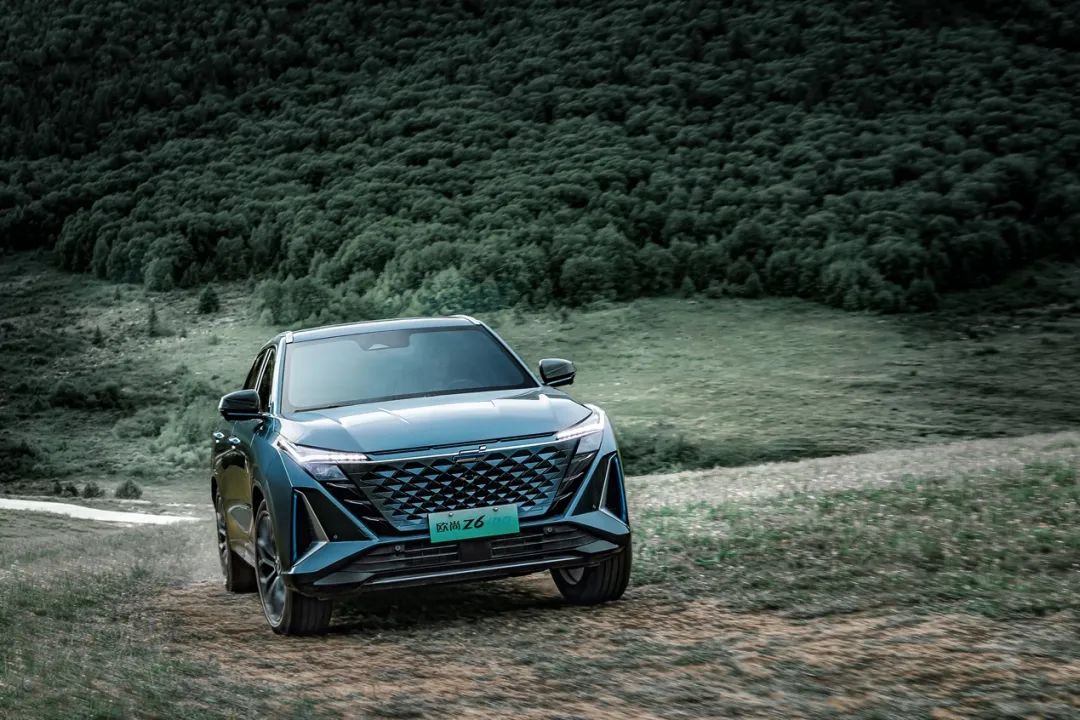 长安欧尚z6idd,欧尚x7plus欧尚z6对比