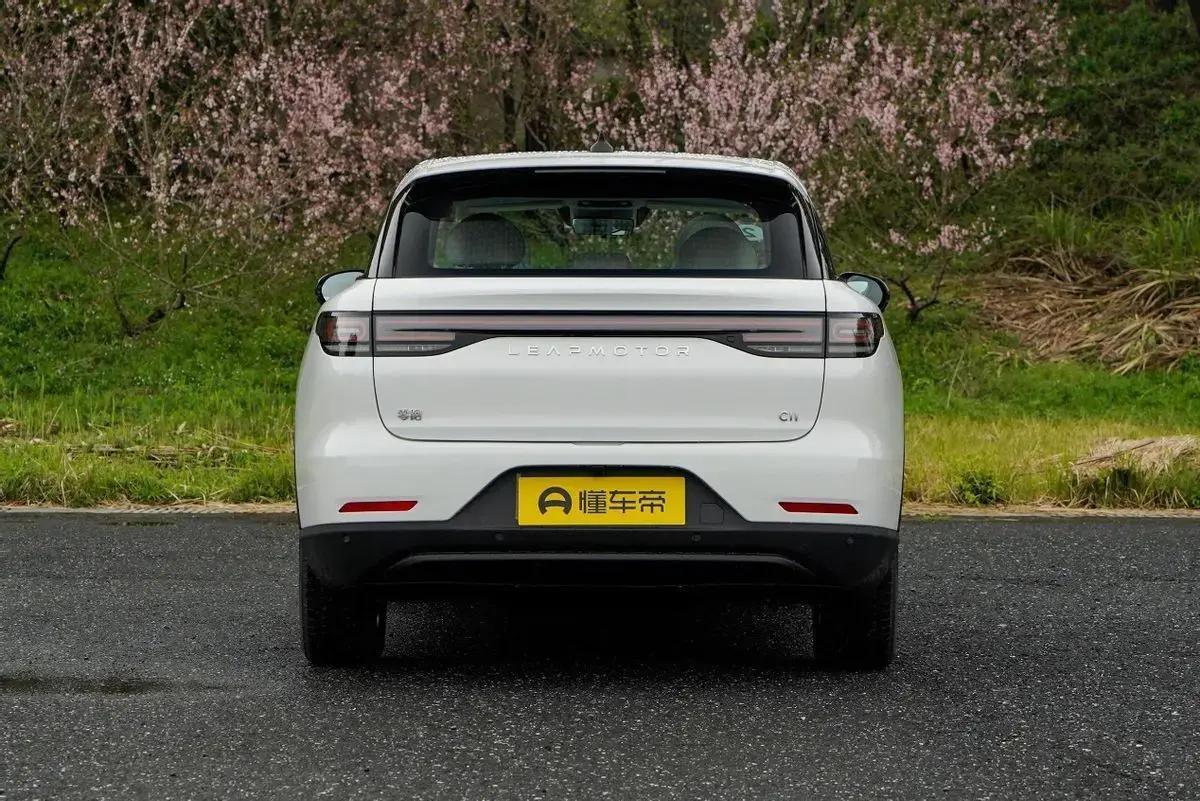 新款的零跑c11值得买吗,零跑c11和比亚迪宋plusev哪个好