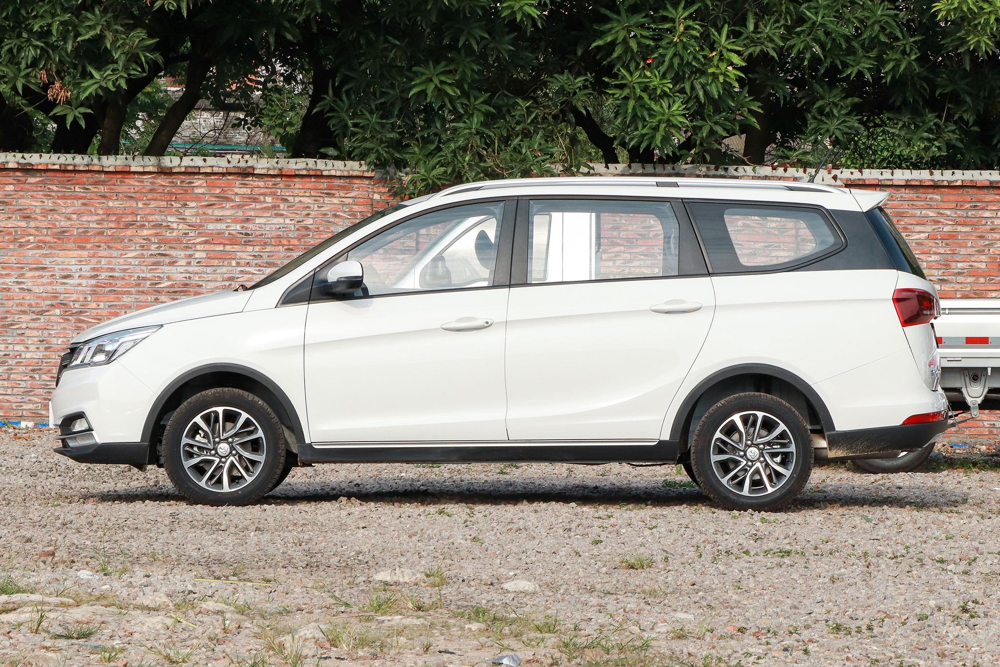 宝骏730最新款mpv,宝骏730mpv高速免费