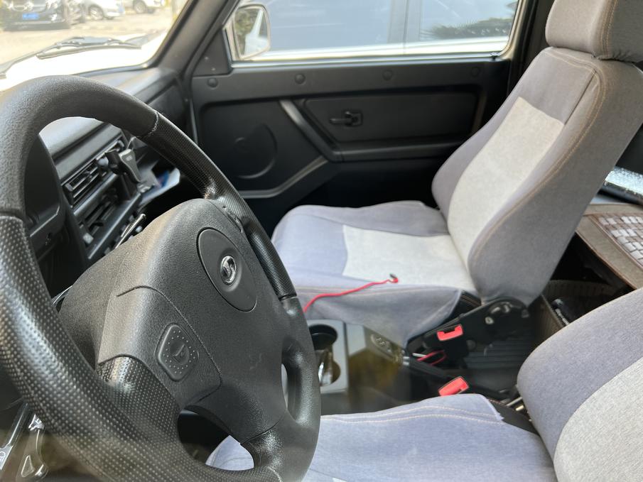 拉达nivatravelblack四驱,拉达尼瓦2017和2018