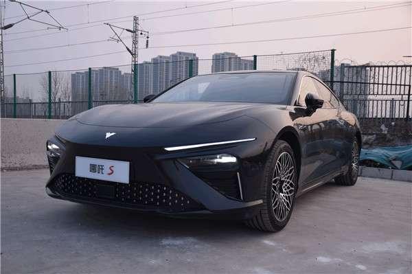 哪吒s纯电版冬季高速续航,2022款哪吒s是油车还是电车