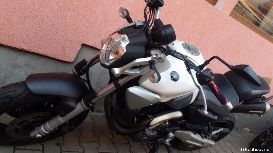 贝纳利502和黄龙600哪个值得入手,本田cb400f对比贝纳利黄龙600