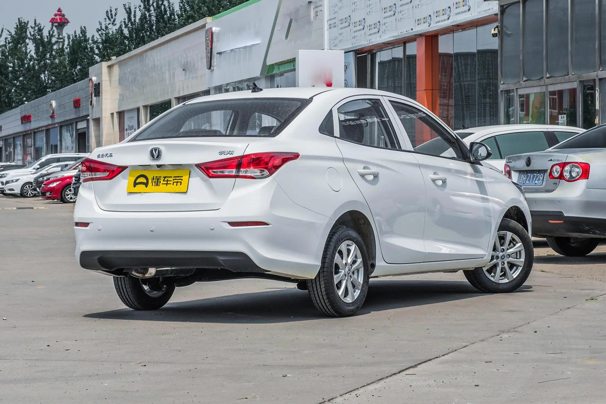 长安悦翔7评测,长安悦翔2012款1.5l油耗多少