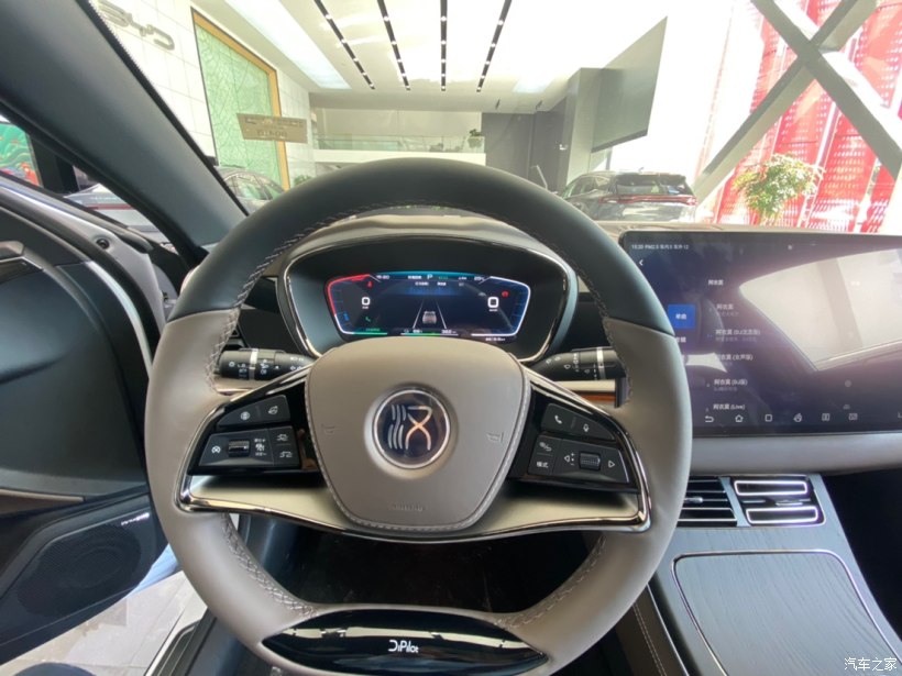 比亚迪汉白是珍珠白,比亚迪汉冰川蓝和白色