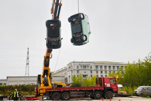 奇瑞qq冰淇淋和宏光mini拆解,五菱宏光miniev和奇瑞qq冰淇淋