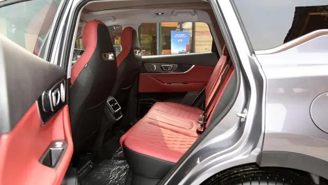 长安cs75plus1.5t和瑞虎7plus1.6t哪个好,全新一代瑞虎7plus预售10.69万起