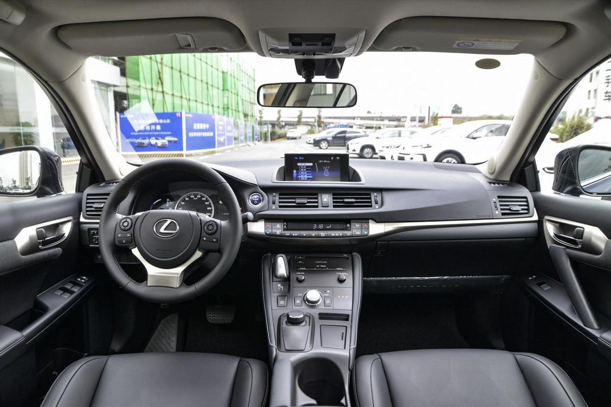 雷克萨斯ct的最新优惠价格,雷克萨斯ct2002014款精英版使用介绍