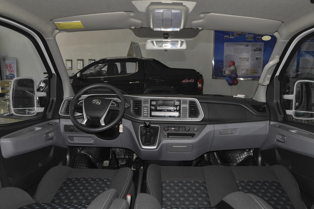 上汽大通maxus新途v70价格,上汽大通maxusv80短轴款