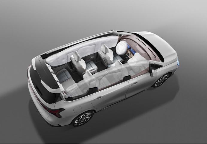 风行游艇和m6买哪个比较好,风行游艇传祺m6空间对比