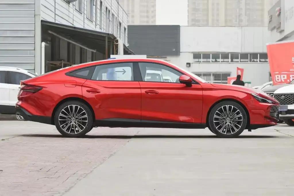 2.0t+9at动力组合名爵mg7到店实拍,名爵mg72023款1.5tdct至美优雅版