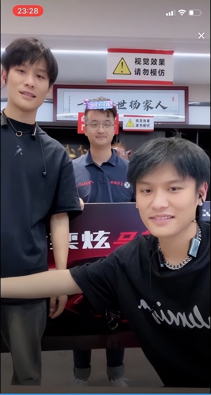 东风奕炫马赫版小杨哥宣传视频,奕炫马赫版小杨哥打广告多少钱