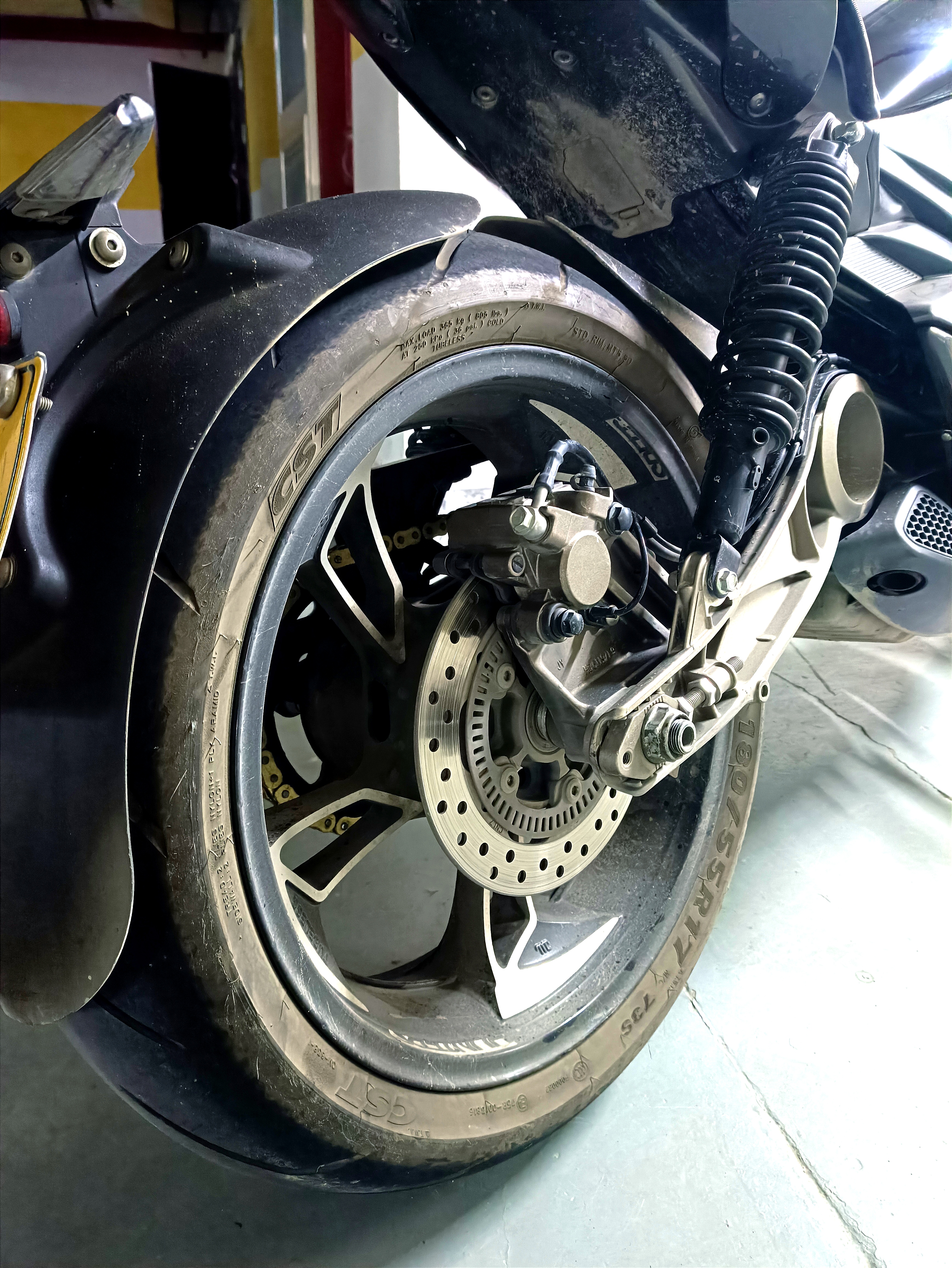 摩托车有没有必要换静音链条,摩托车骑久了链条保养也要跟上