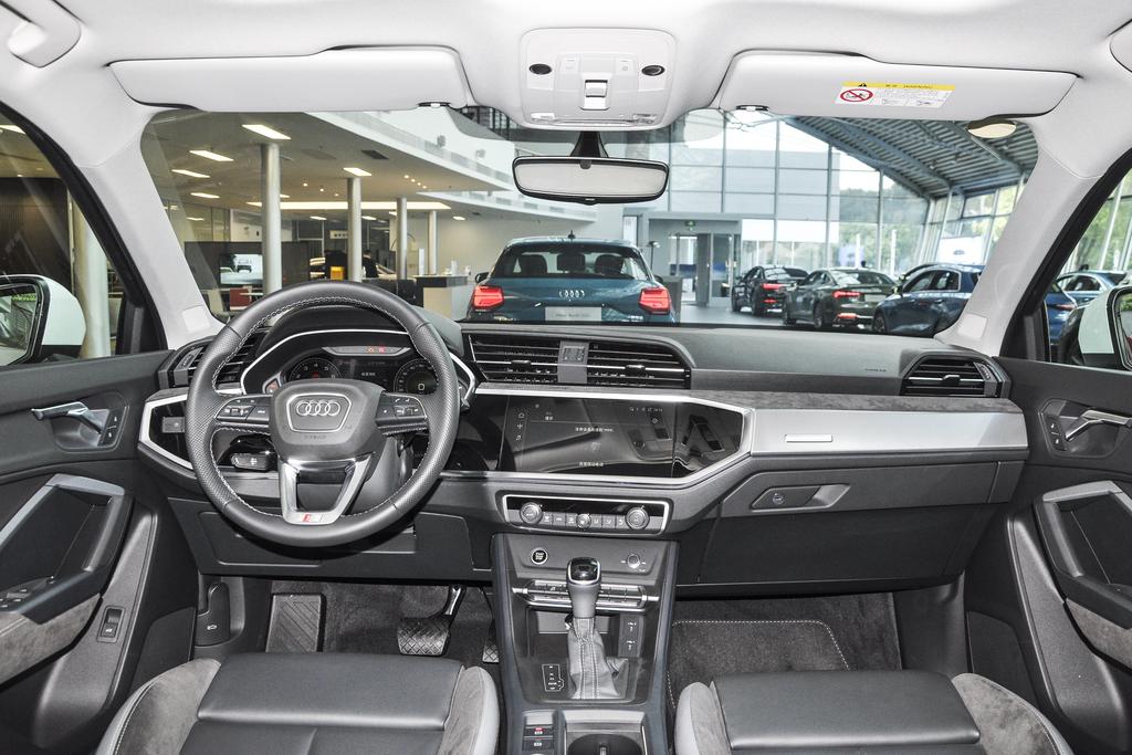 奥迪q3sportback和q3哪个好,2023款奥迪Q3SportbackRS最新优惠价