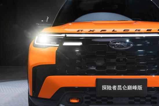 福特探险者昆仑巅峰版vs路虎卫士,福特探险者昆仑巅峰版升降