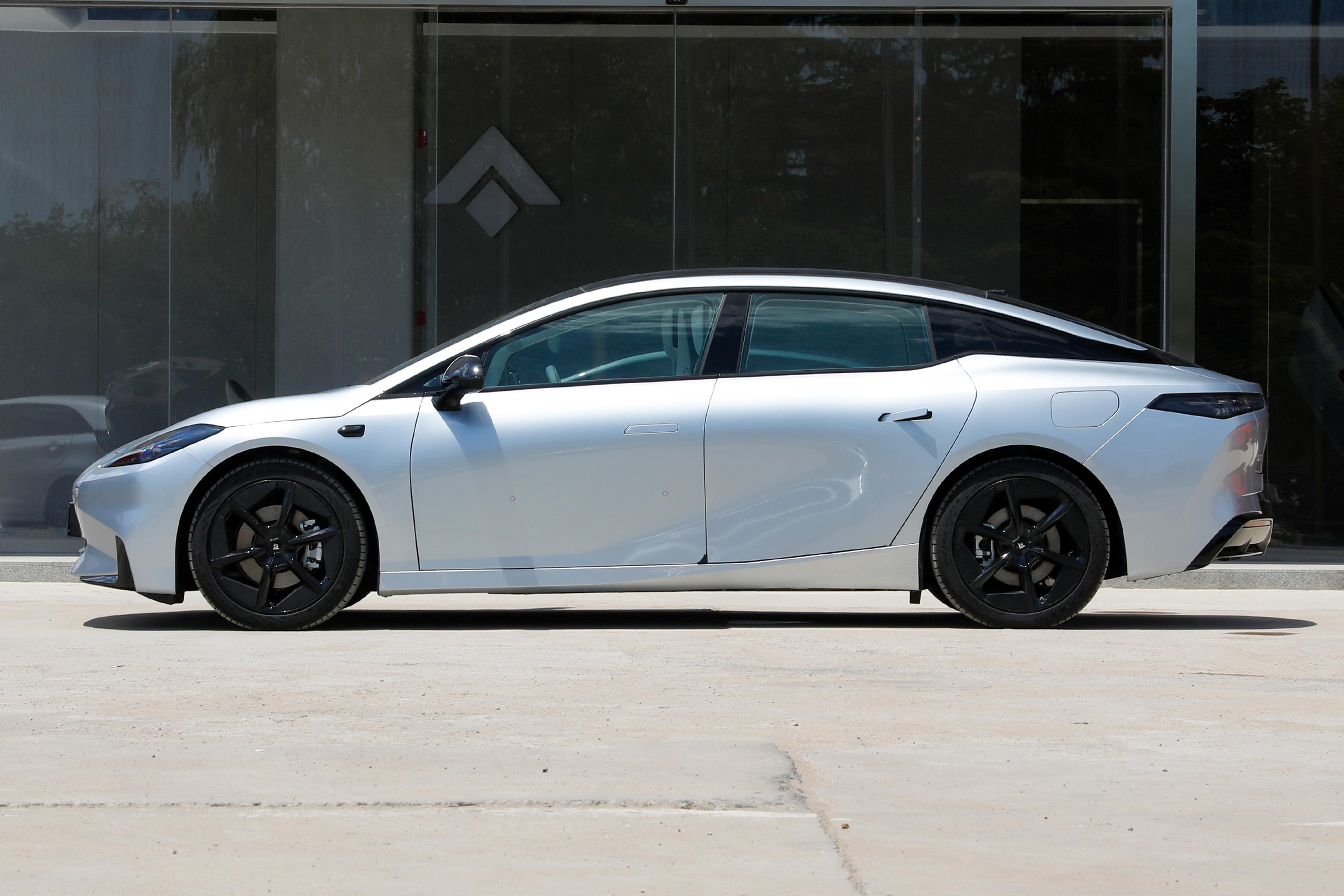 340马力+23个扬声器，无框门，800V快充，这台C级轿跑总体还不错