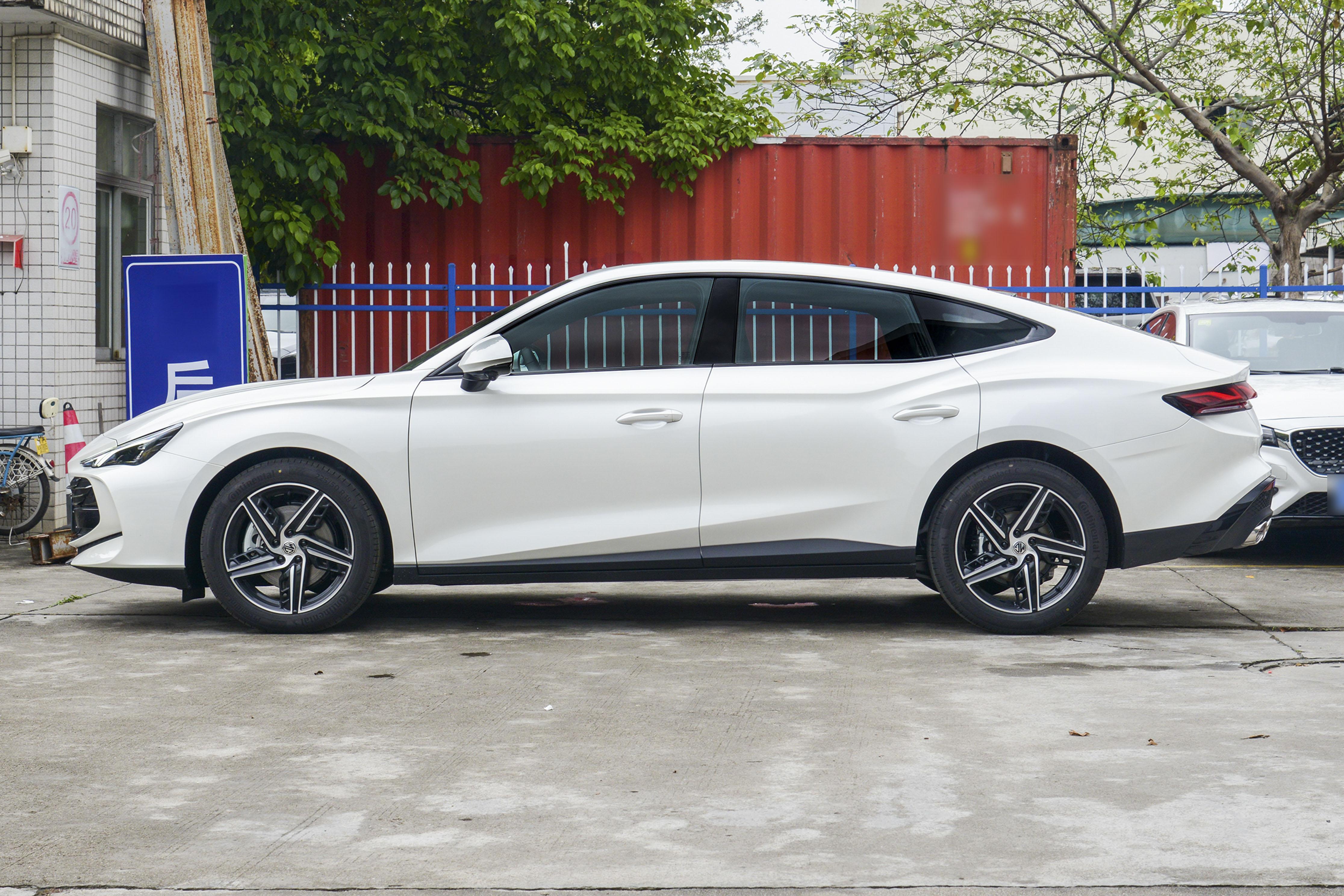 名爵mg71.5t11.98万落地价,混动名爵mg7落地价