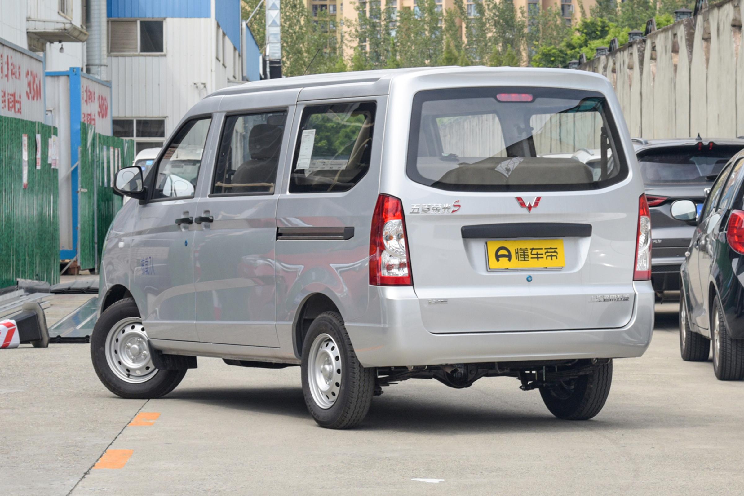 解读五菱荣光，售4.39万，经济实用的“创富”车，有何优缺点？