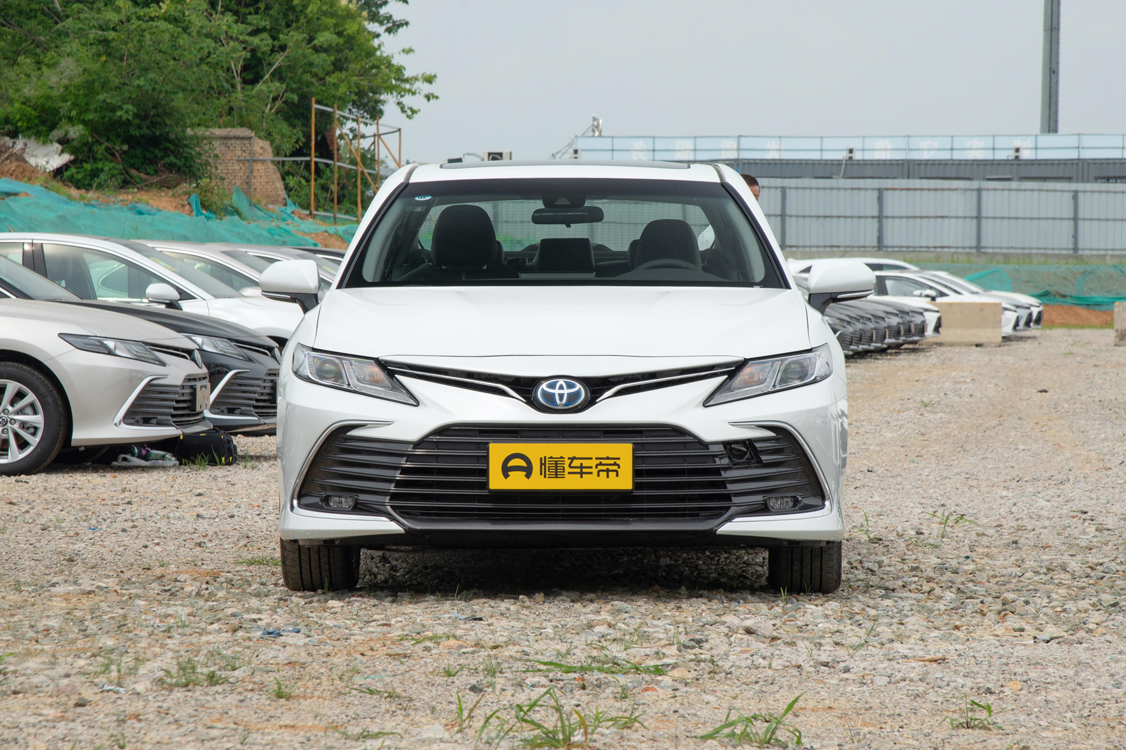 丰田凯美瑞2.5混动入门版测试,新丰田凯美瑞2.5升混动版到店实拍