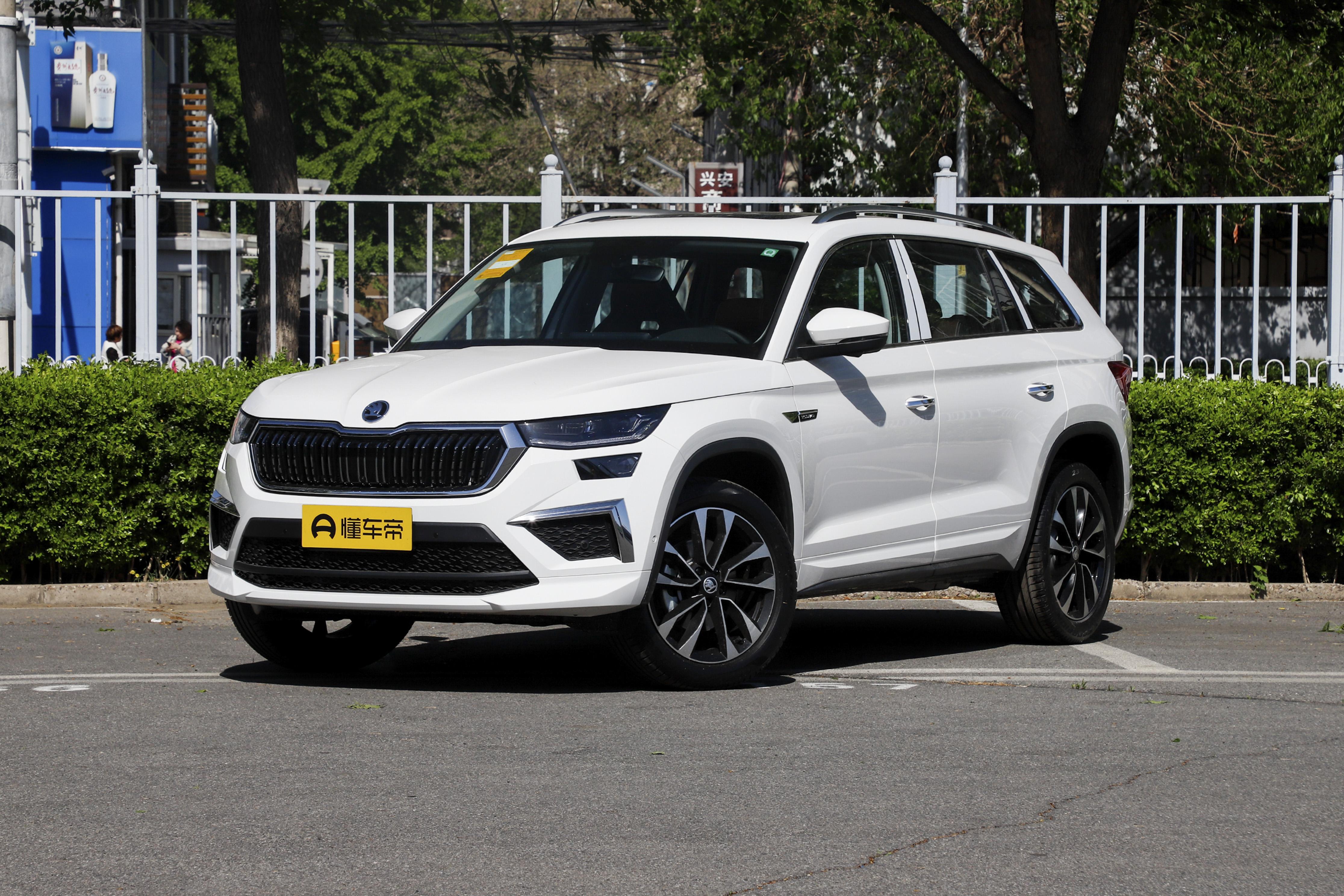 全新2022四驱顶配红旗hs5测评,柯迪亚克冠道红旗hs5哪个性价比高