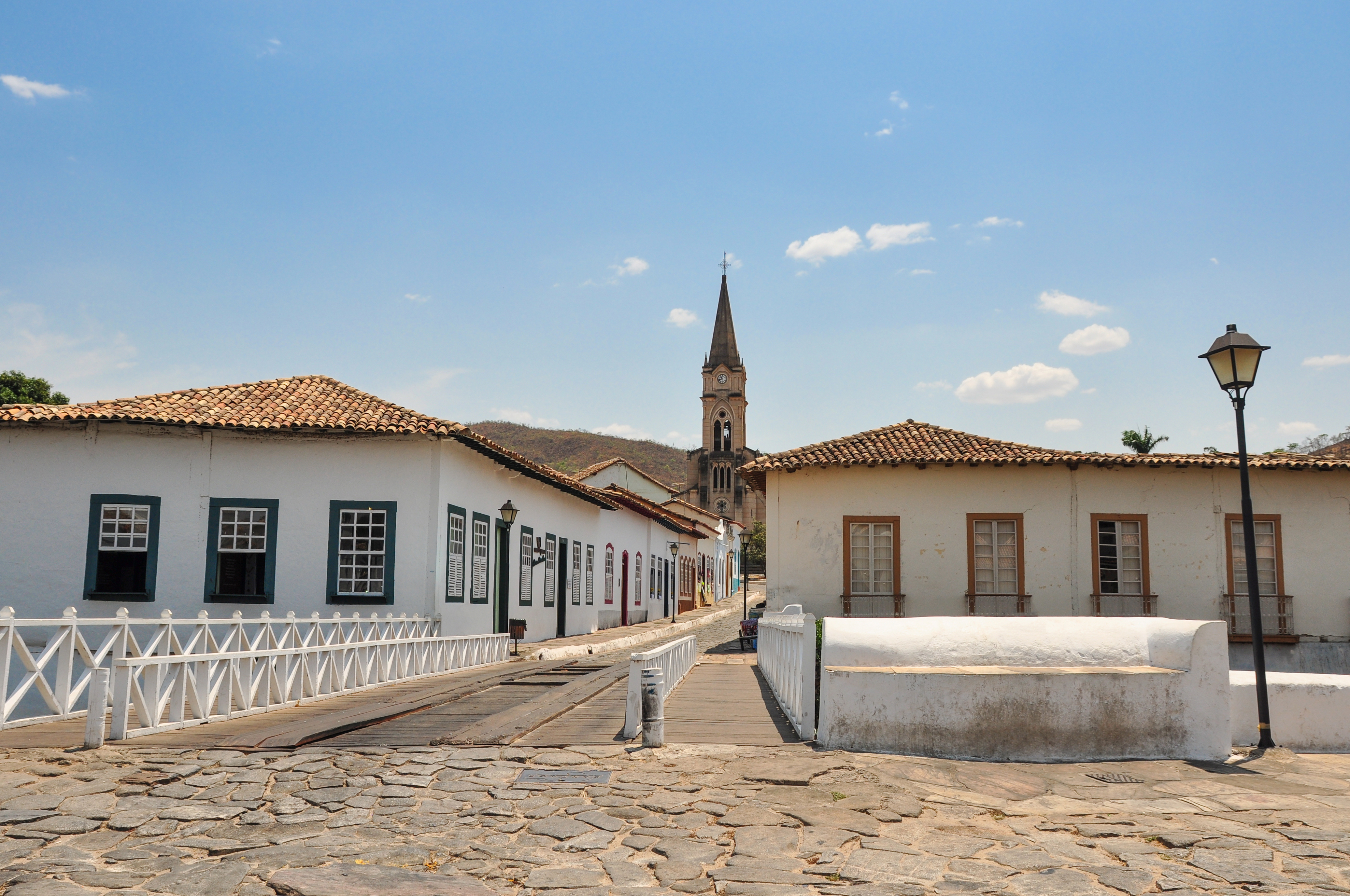 14岁少女孤身一人来到俄国，3年后直接在当地买下了一座图书馆