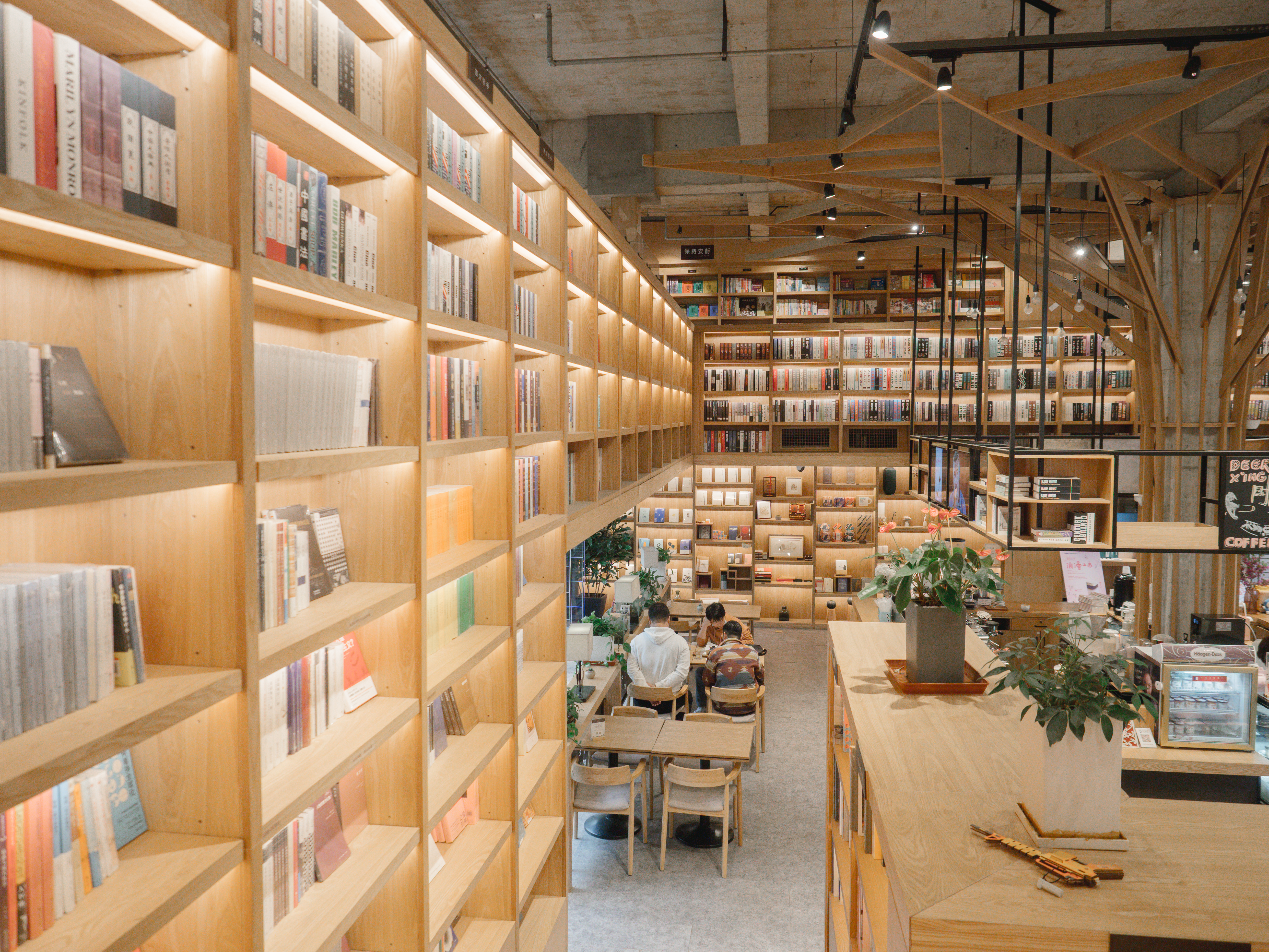 余村：因习主席“青山绿水就是金山银山”理念而致富的山村