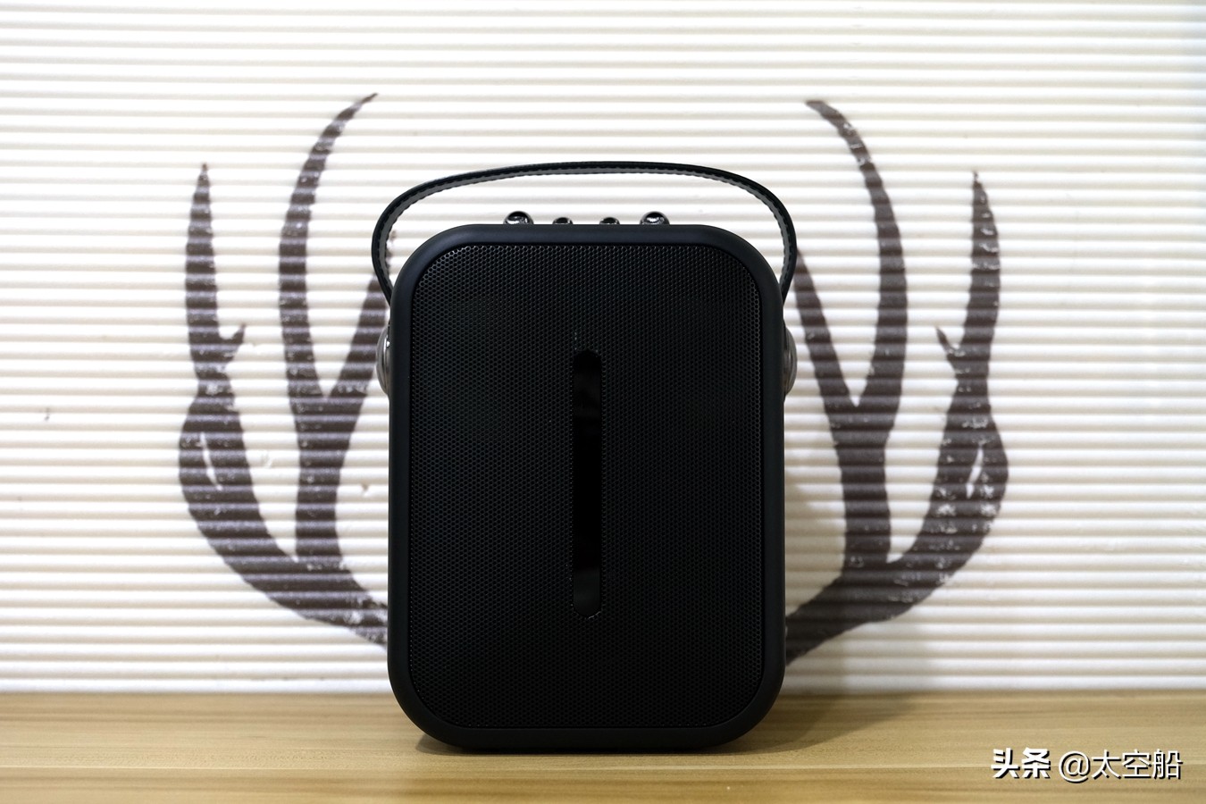 艾特铭客m18和a90哪个好,艾特铭客m18蓝牙k歌音响