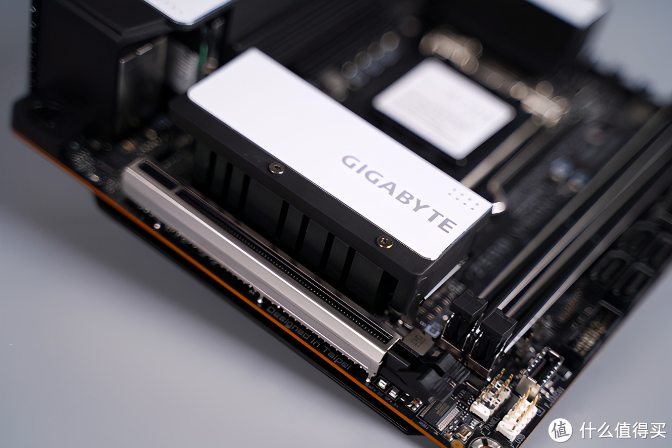 乔家一物:大号ITX装机分享,黑白美学的体现