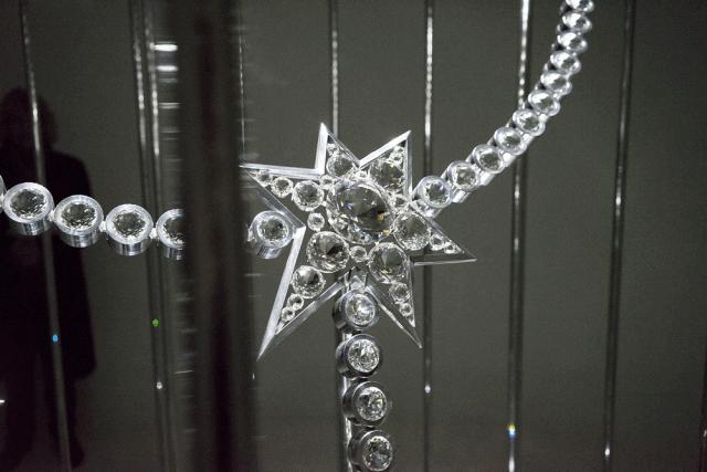 chanel上海展2019,chanel中国大秀