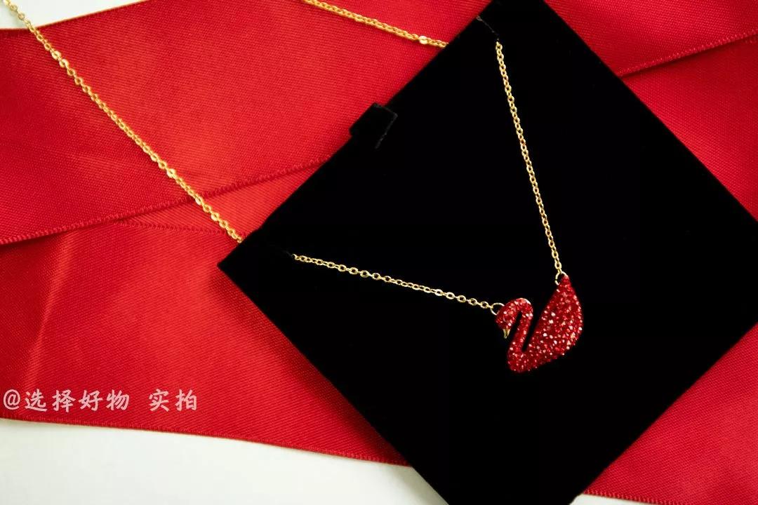 顶级模特的走秀翻车现场,女明星红毯走秀翻车事件