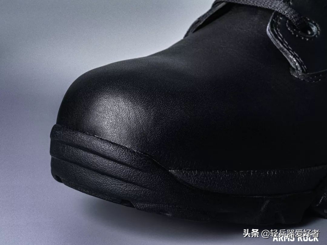 穿什么鞋更好的保护脚,军靴既能透气又能防水吗