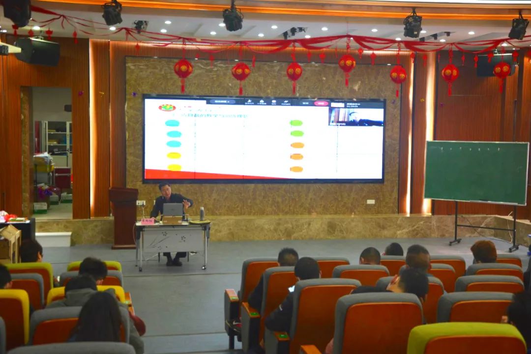 荣邀蔡向阳教授主讲《青少年校园足球教练员培训》圆满收官