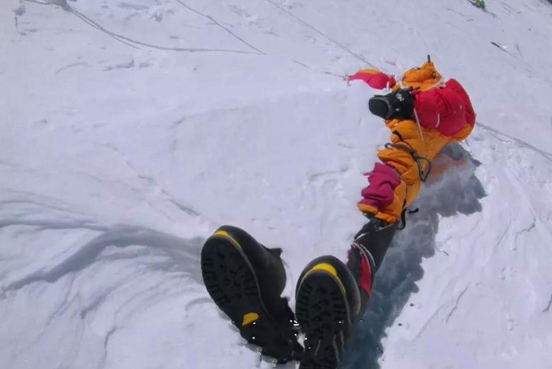 珠峰的遗体16年后发现,珠峰著名遇难者图片