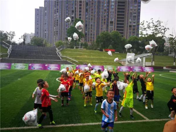 椋炴壃瓒崇悆鐩存挱,椋炴壃瓒崇悆璁粌鍩哄湴