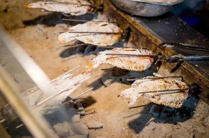 全泰国曼谷火车头夜市攻略,曼谷拉差达火车夜市全景