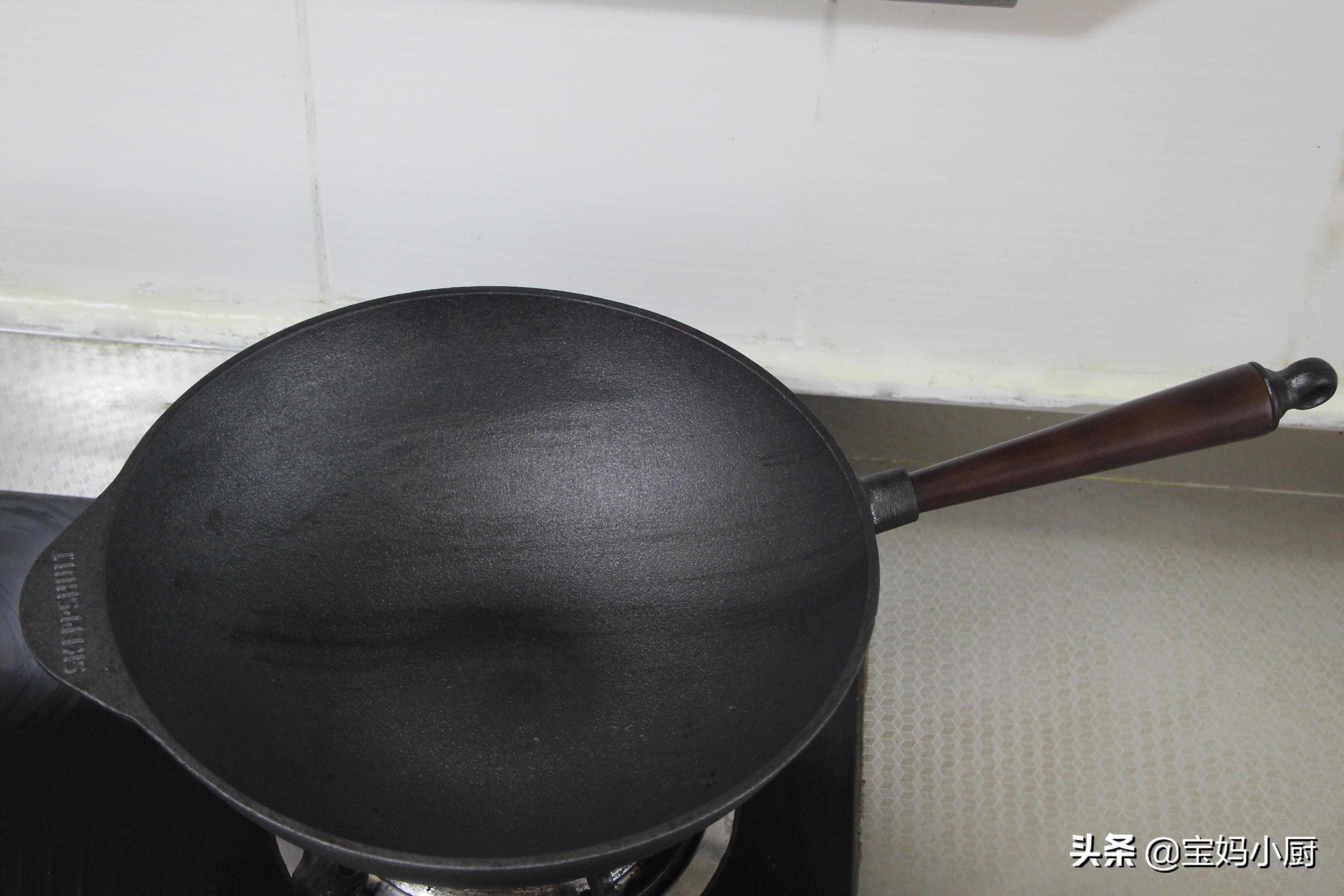 铁锅怎么开锅可以用植物油吗,铁锅怎么开锅必须用猪皮吗