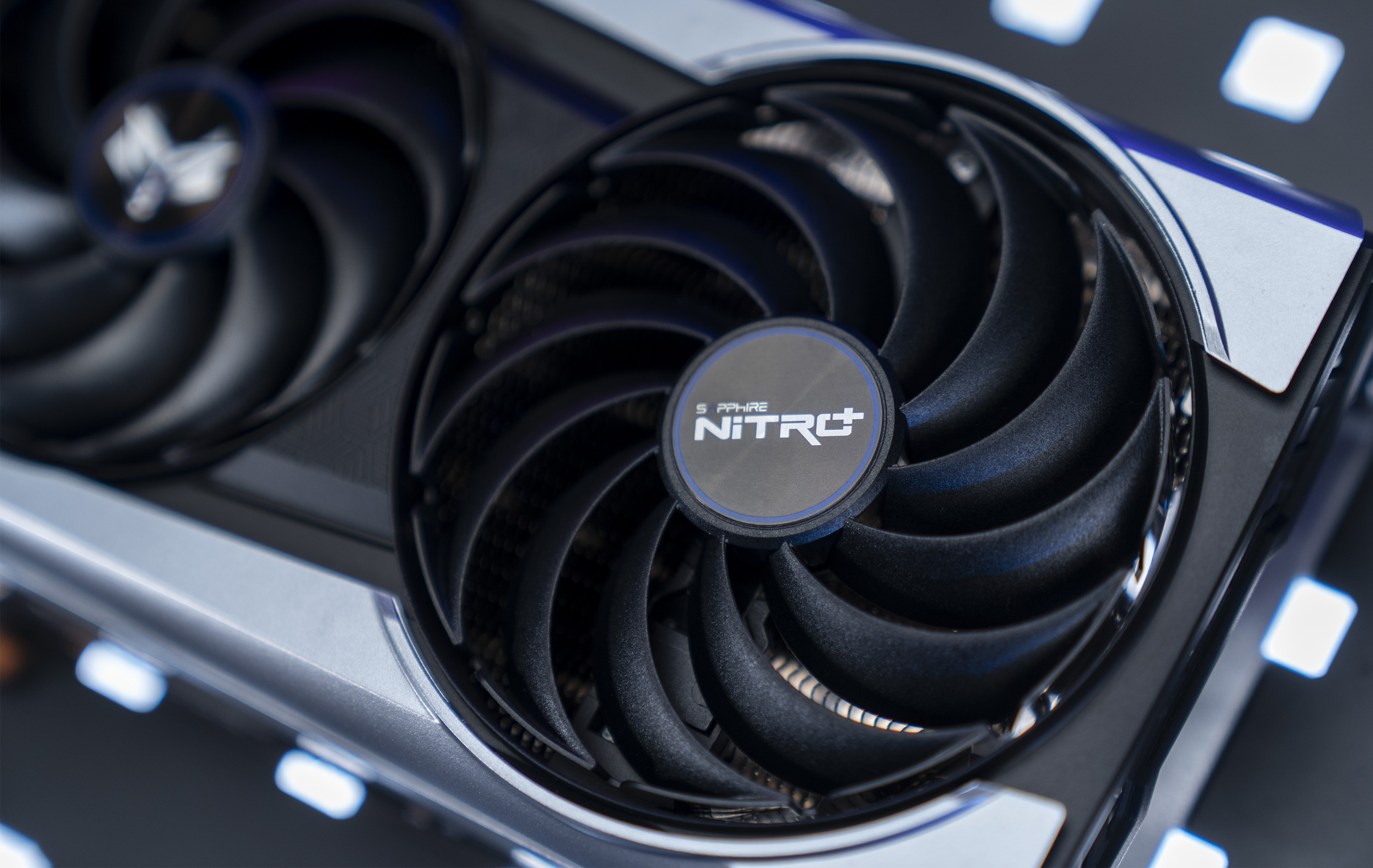 蓝宝石rx7900超白金,蓝宝石rx6800公版测试