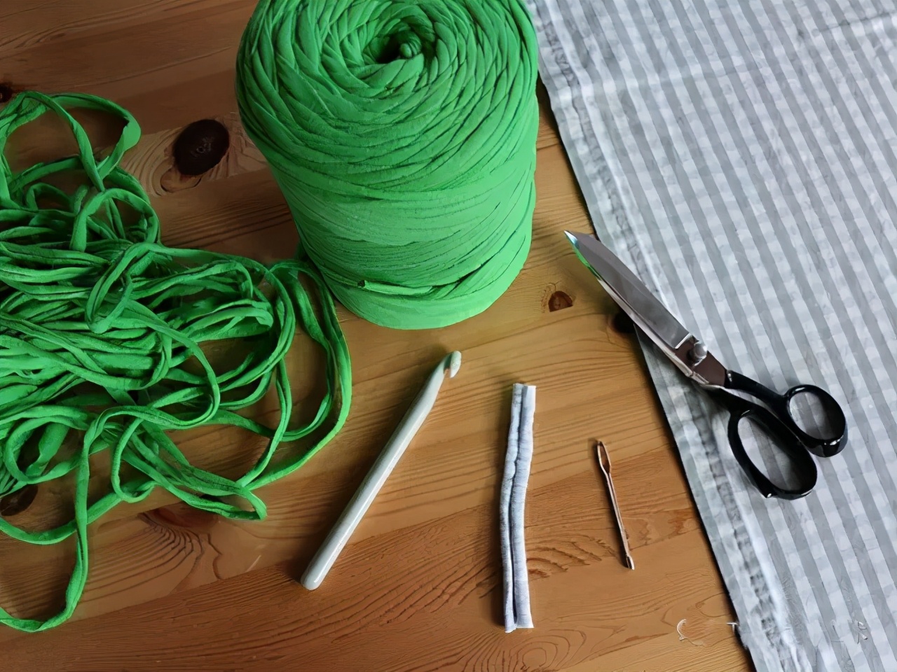 收纳盒子用布条线钩怎么钩视频,用三种毛线钩的收纳物