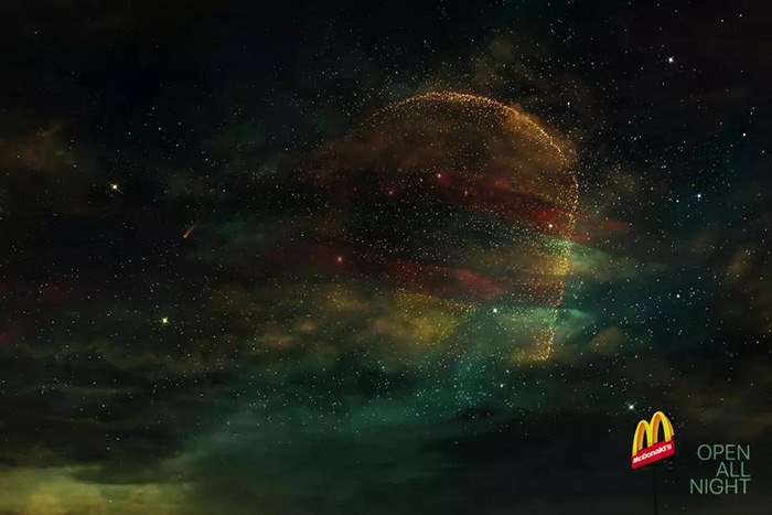 麦当劳的创意海报是什么,麦当劳星空海报又火了