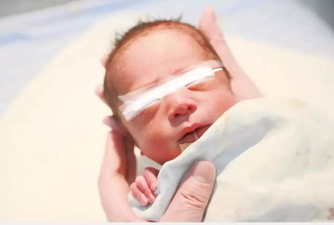 民警收到“红牌警告”：立即停止工作