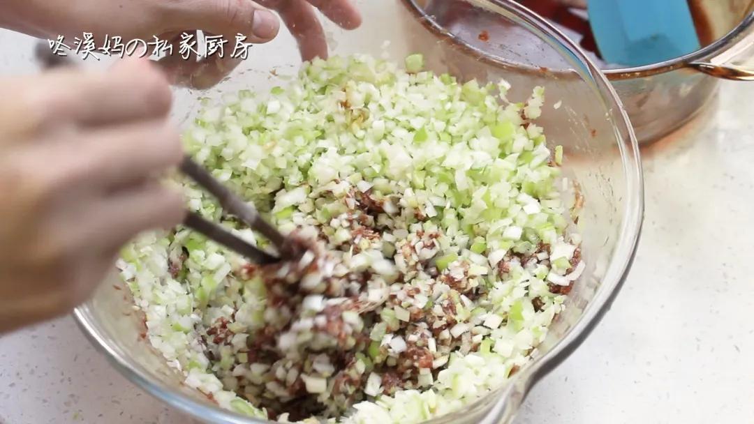 全民热爱的小笼包，肉馅浓香，皮不塌陷的秘密就在这个视频里