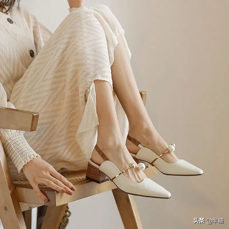 精致干练的秋冬季通勤穿搭示范,超有气质日系穿搭做个优雅时髦精