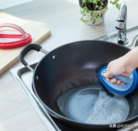 新锅怎么开锅不用猪皮,新锅不要直接上油炒菜的小妙招