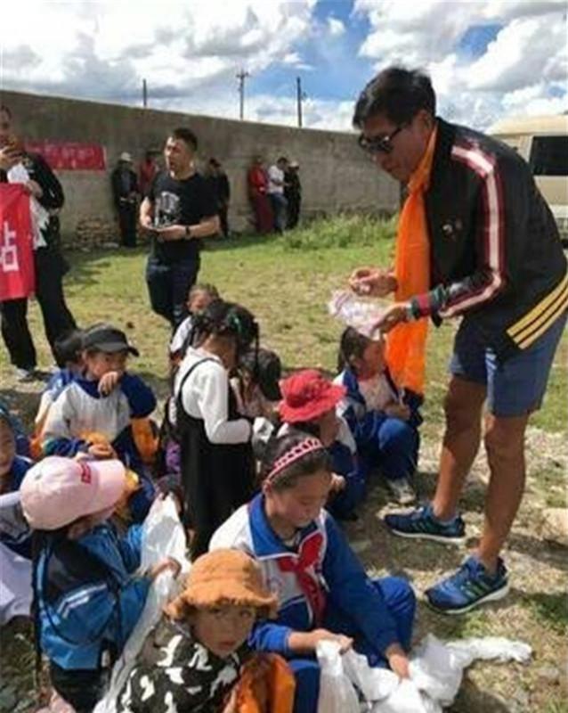 以前与现在乌鸦哥张耀扬,乌鸦哥张耀扬为什么突然头发白了